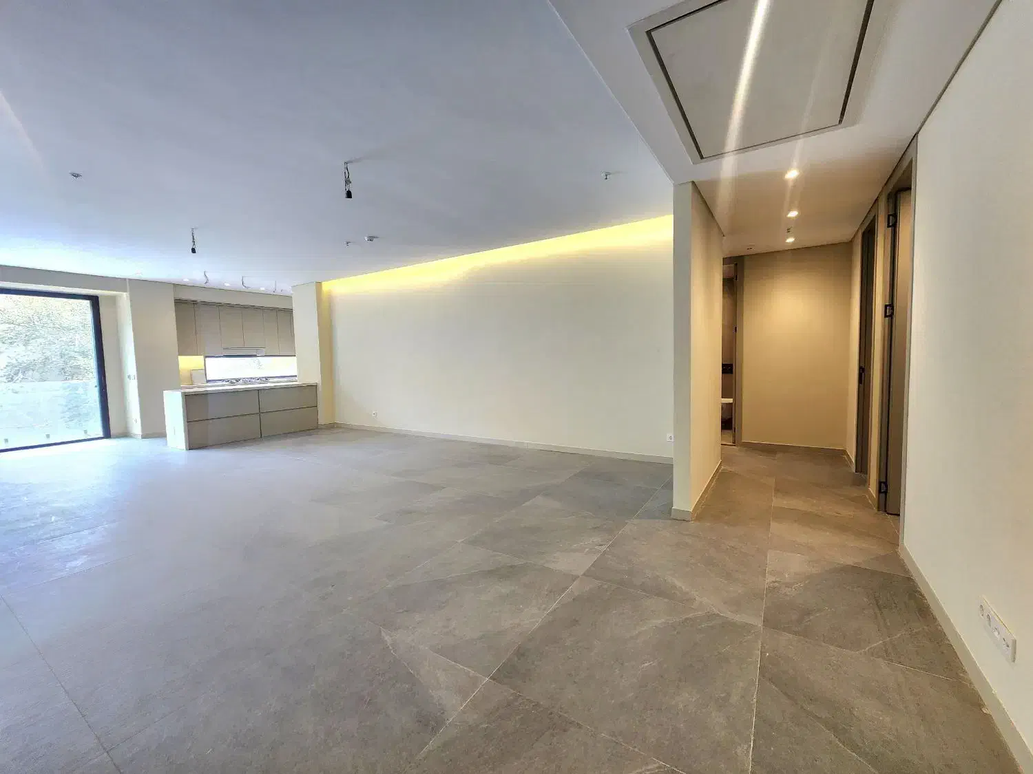 اپارتمان ۱۷۰متر نوساز مدرن و ۲ پارکینگ