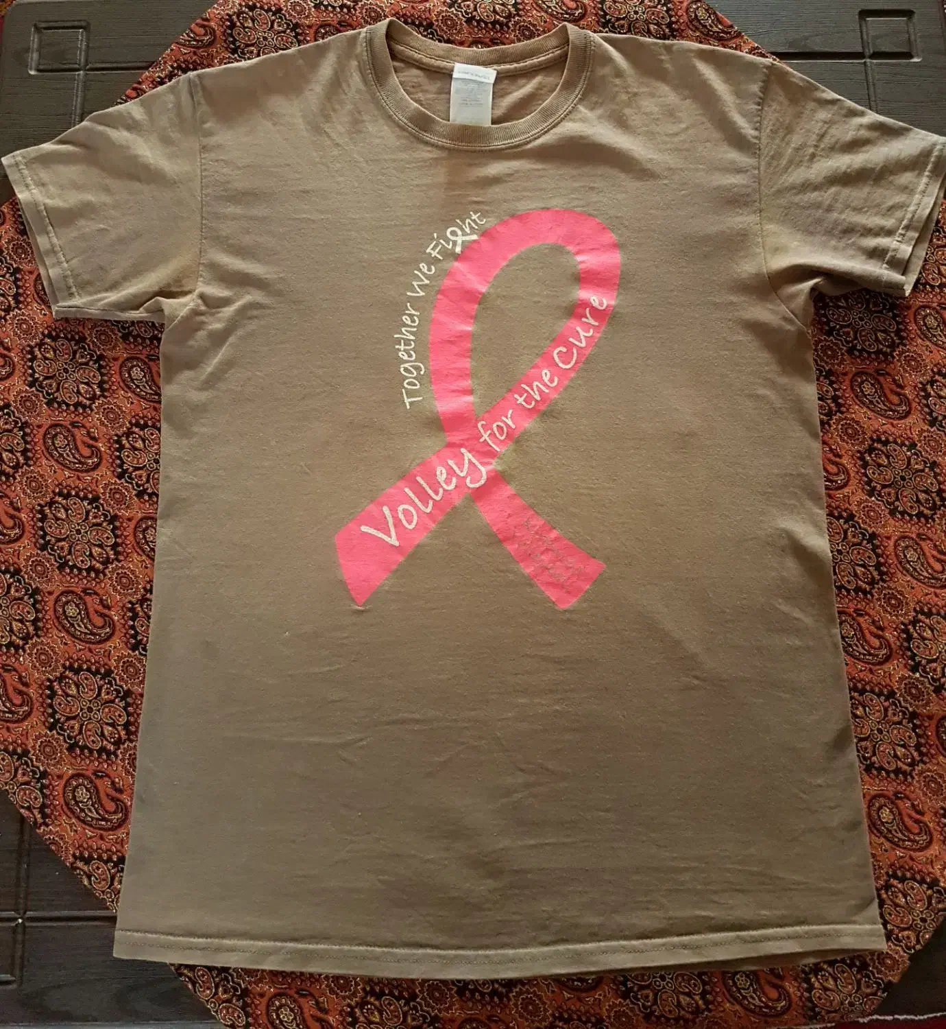 تعدادی لباس|لباس|لنگرود, |دیوار