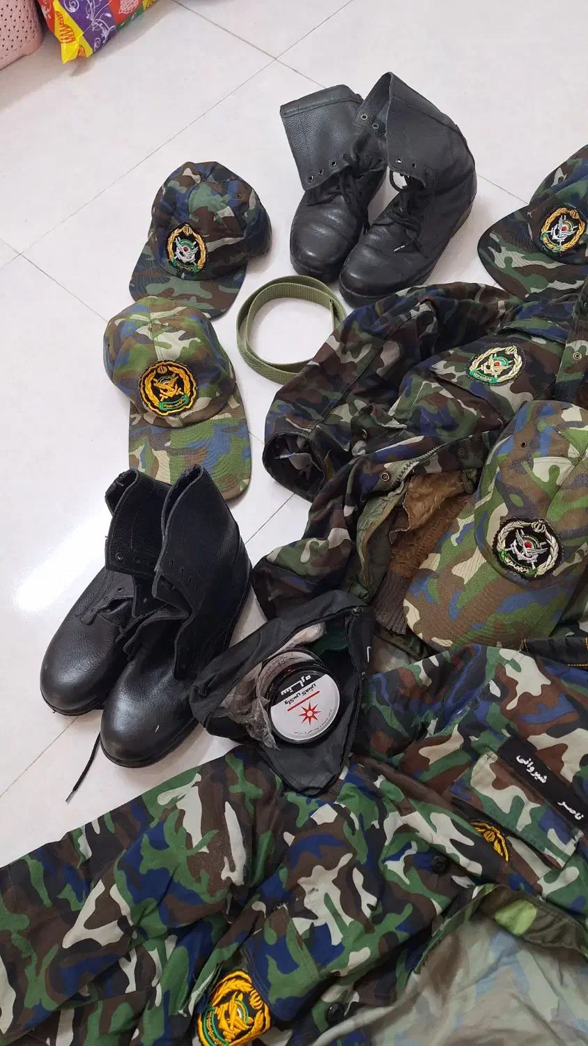لباس سربازی پدافند، پوتین و کلاه، کیف واکس|لباس|اصفهان, فرح آباد|دیوار