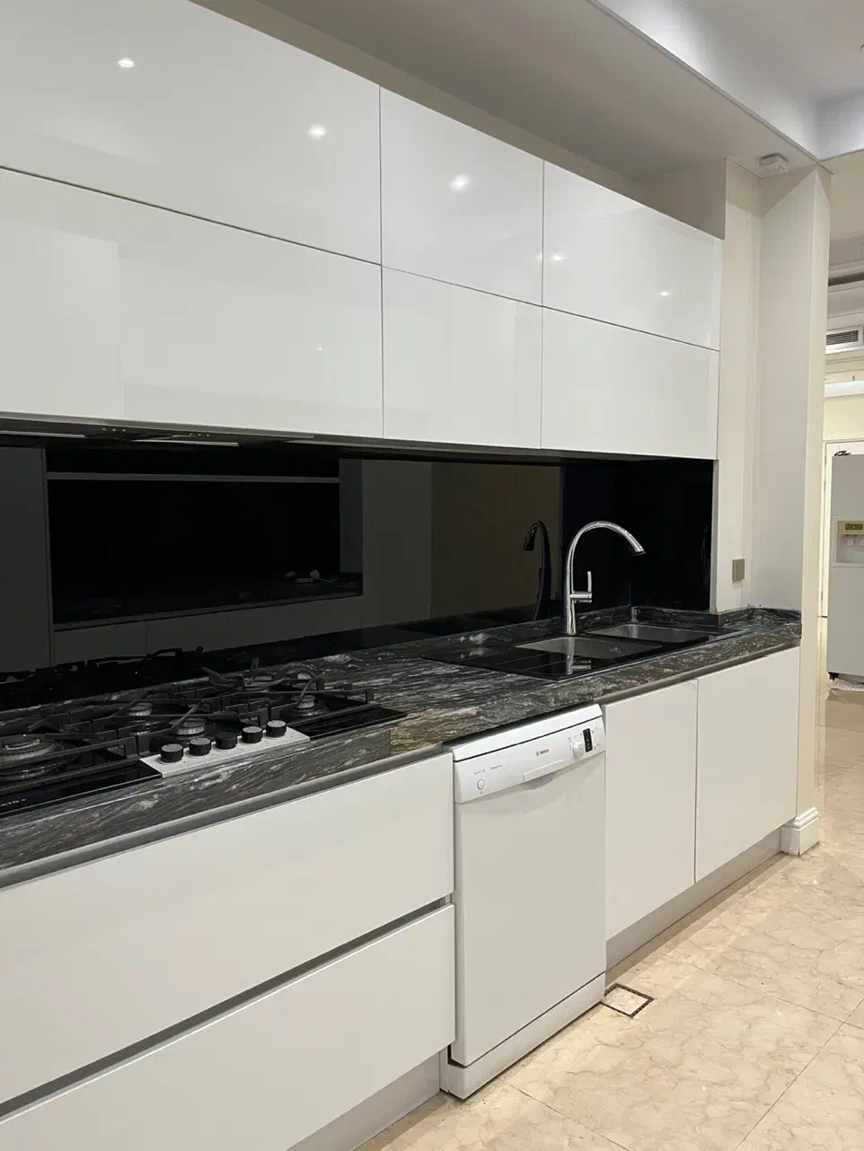 220متر/ تاپ لوکیشن بلوار/ برند سعادت آباد