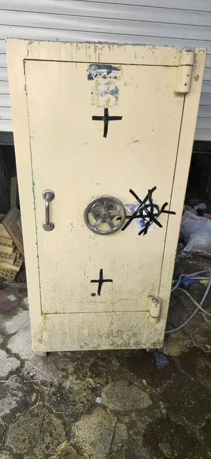 گاو صندوق|ابزارآلات|بروجرد, |دیوار