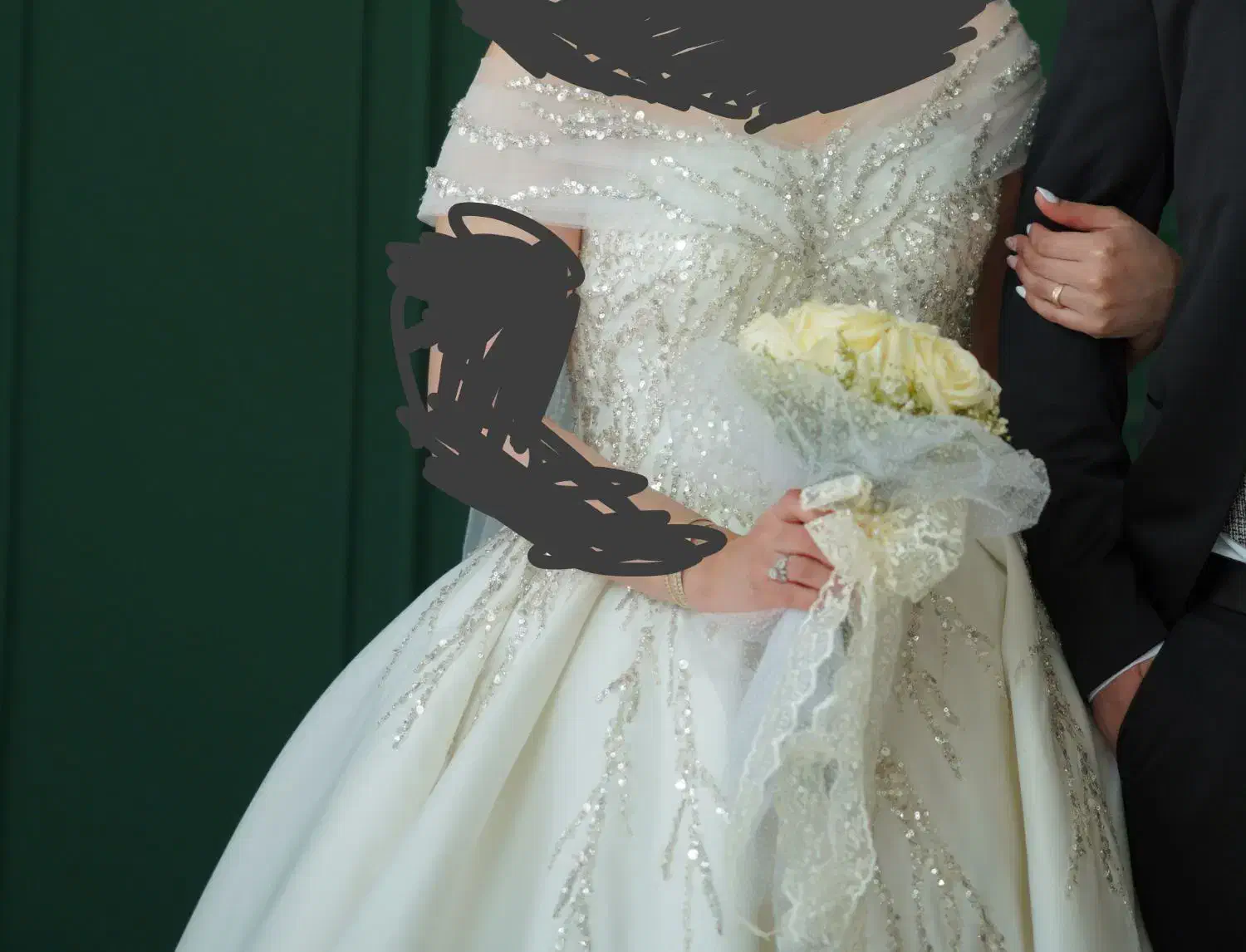 لباس عروس لباس فرمالیته لباس عقد تمیز و سالم|لباس|رشت, منظریه|دیوار