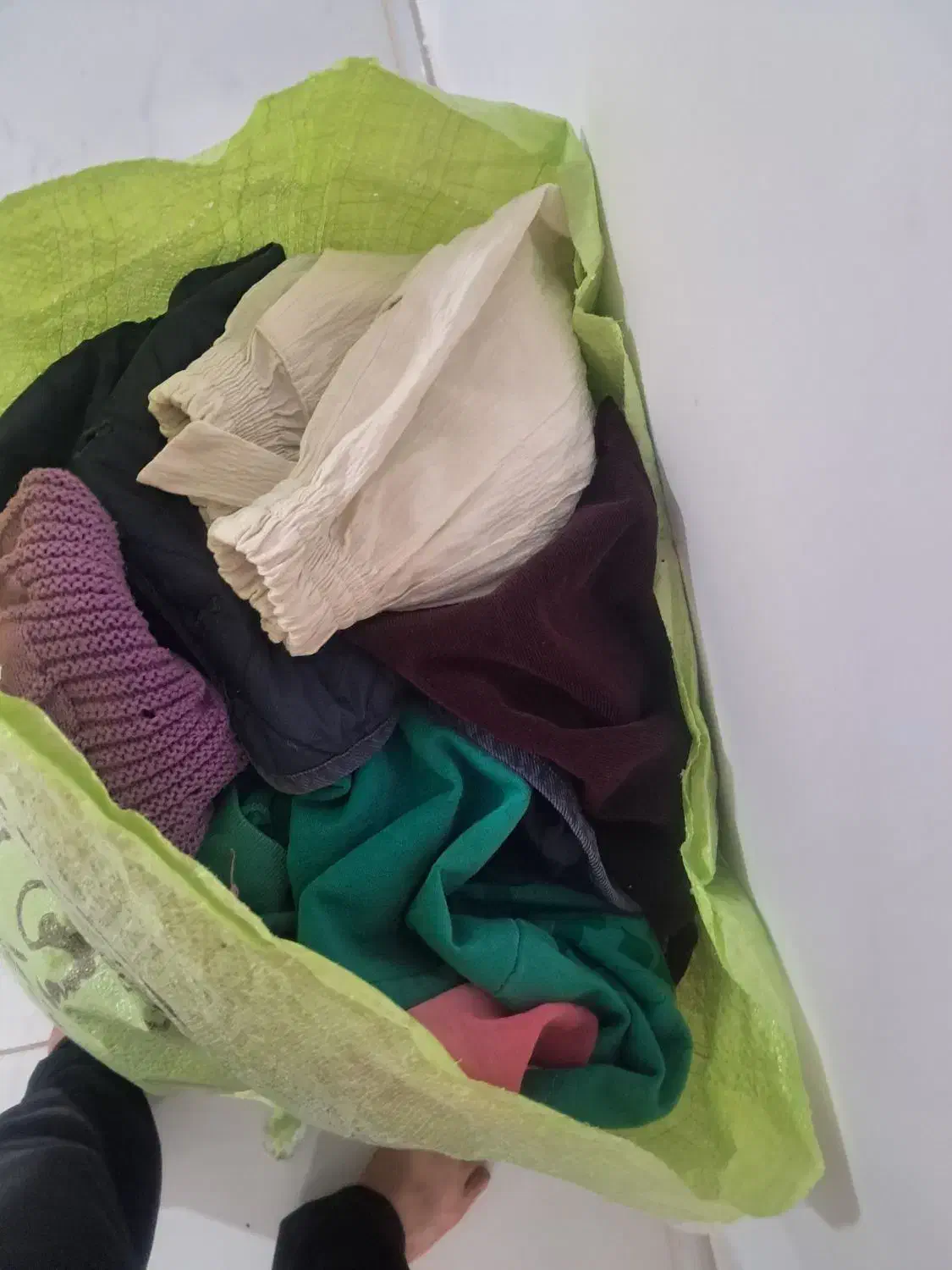 یک کیسه لباس|لباس|بیرجند, |دیوار