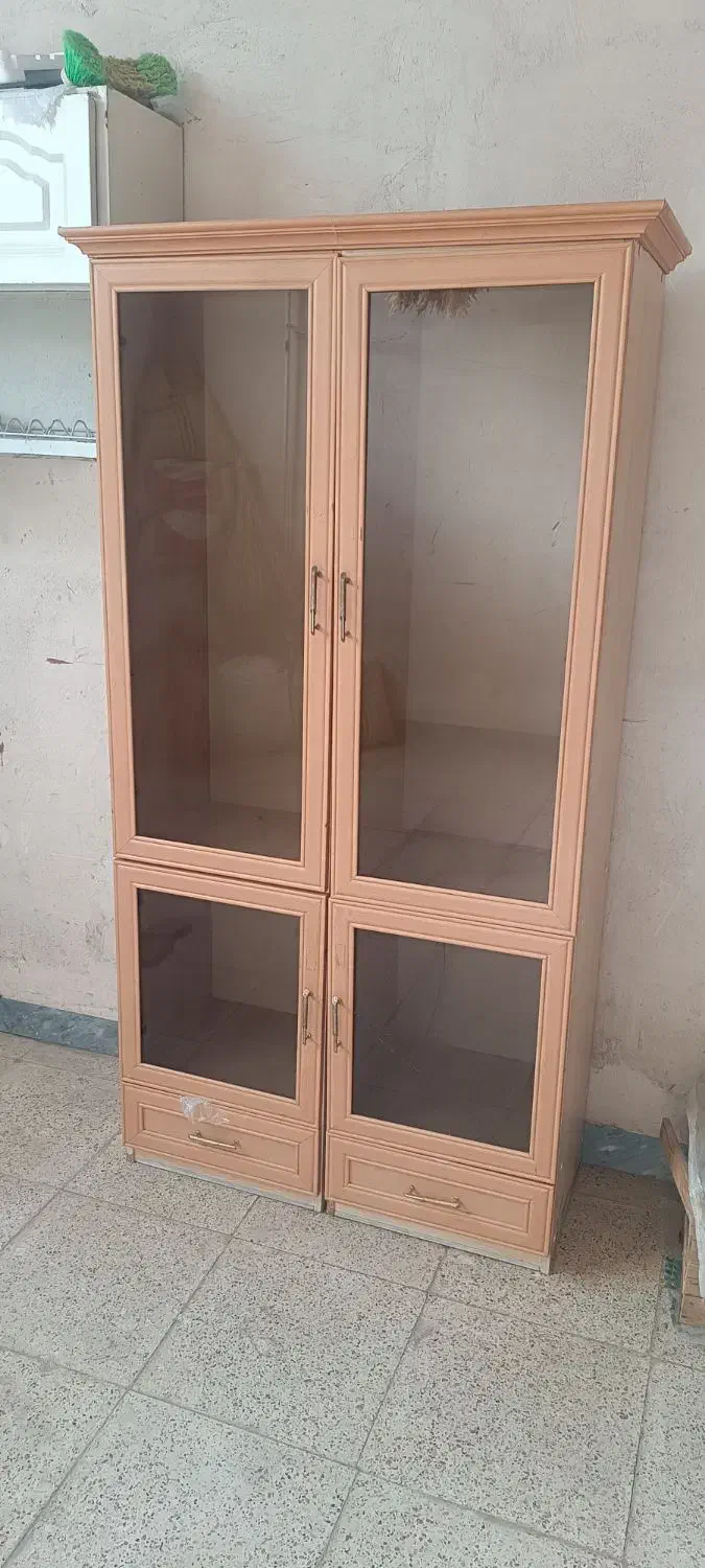 یک عدد بوفه سالم به خاطر زدن کمد دیواری جا ندارم|بوفه، ویترین، کنسول|همدان, |دیوار