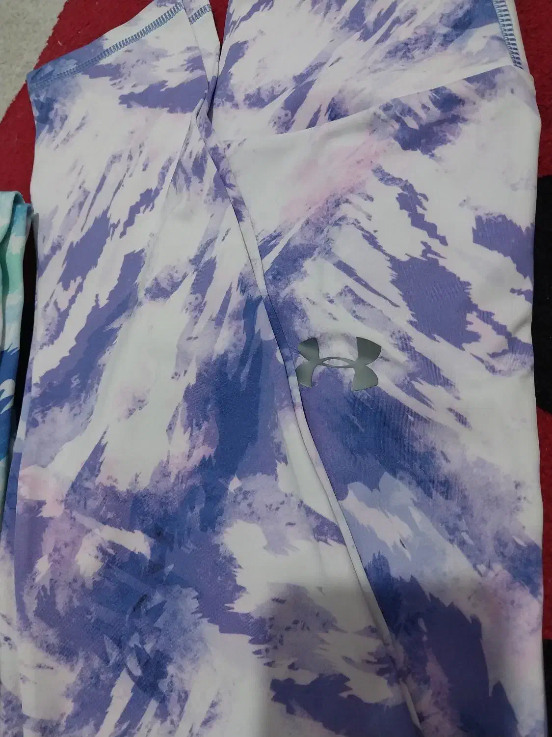 لگ ورزشی|لباس|رباط‌کریم, رباط‌کریم|دیوار