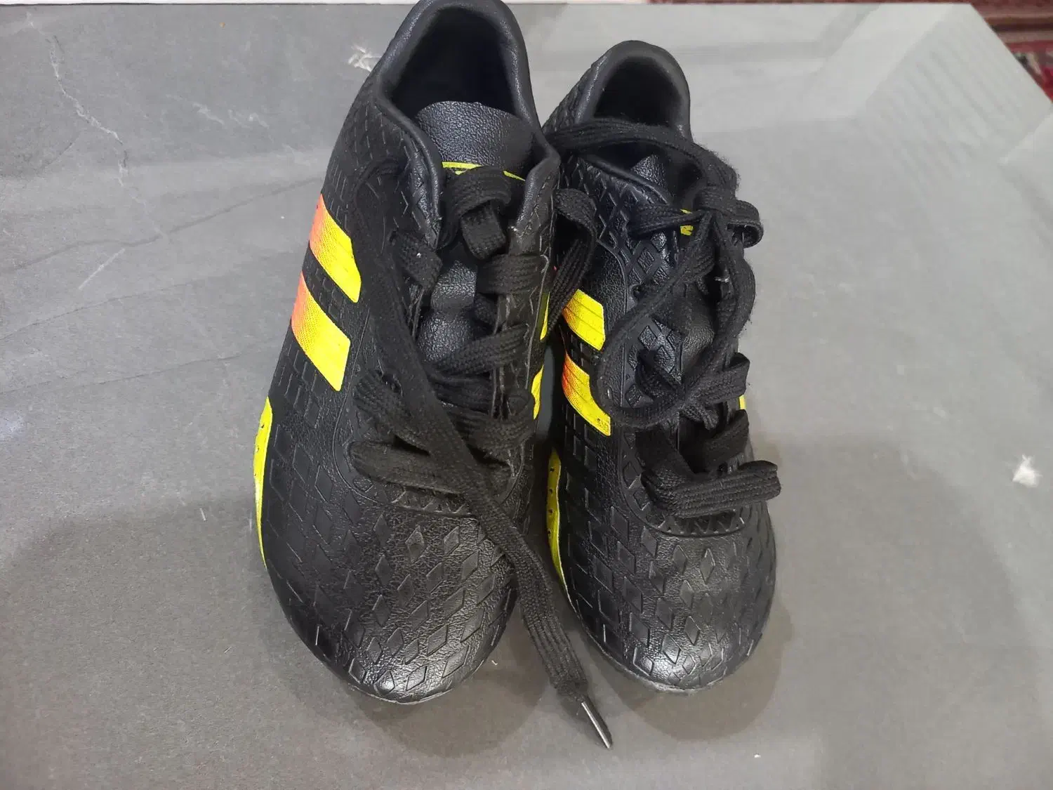 کفش فوتبالی بچگانه|تجهیزات ورزشی|صدرا-فارس, فاز ۲|دیوار