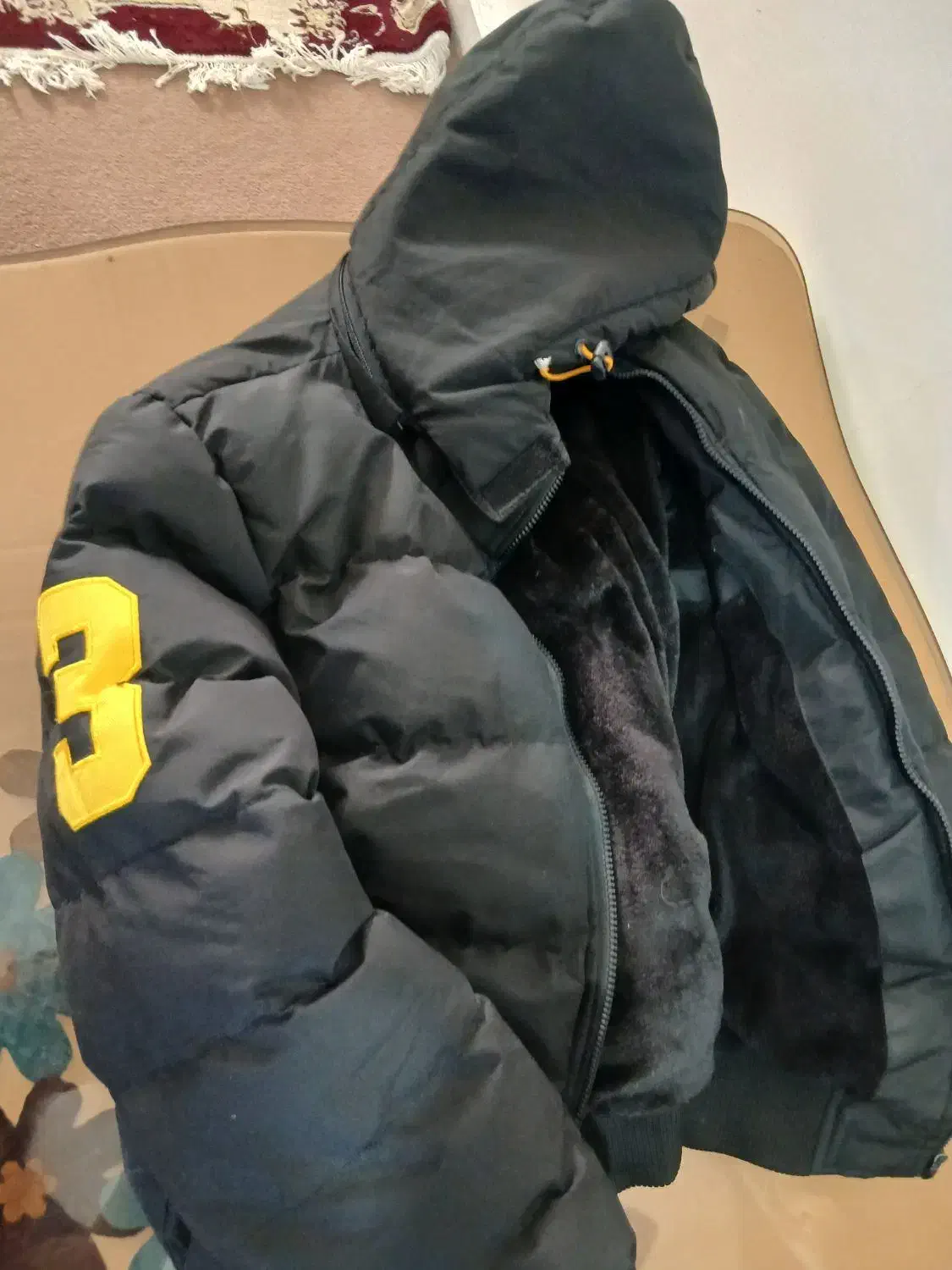 کاپشن|کفش و لباس بچه|چاه مبارک, |دیوار