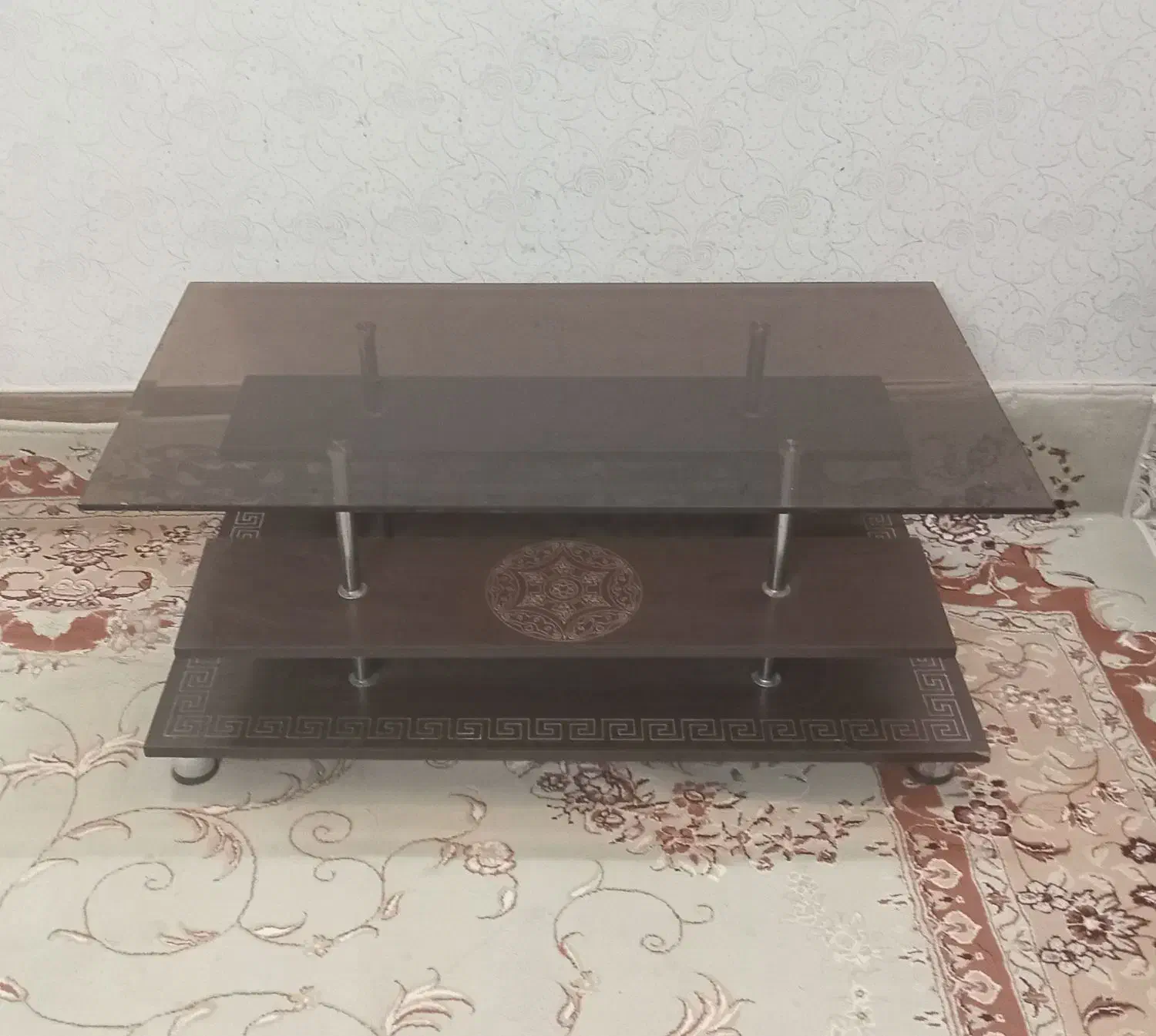 میز۴طبقه ولی طبقه وسطش پله ای،میشه گفت ۴طبقه|مبلمان خانگی و میز عسلی|قم, دورشهر|دیوار