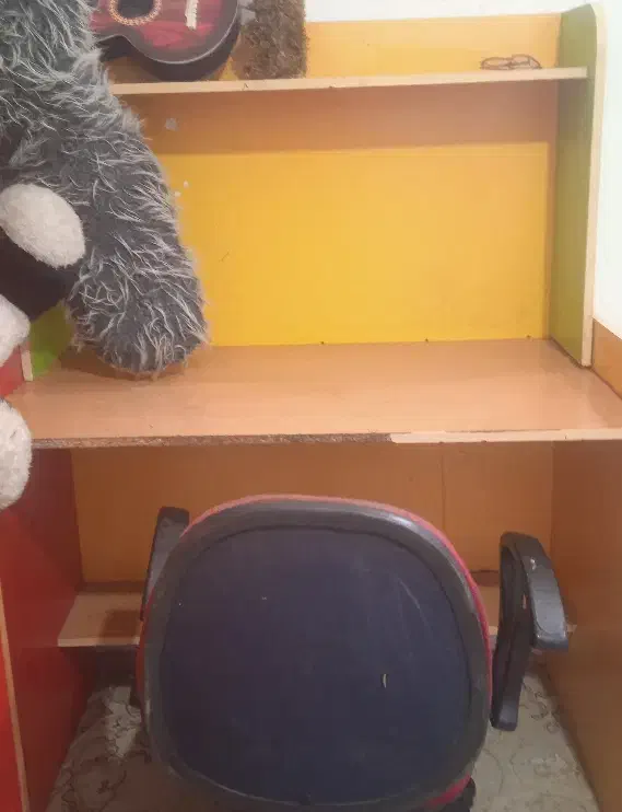 کمد ومیز تحریر بهمراه صندلی چرخان|تخت و سرویس خواب|تربت جام, جامی|دیوار