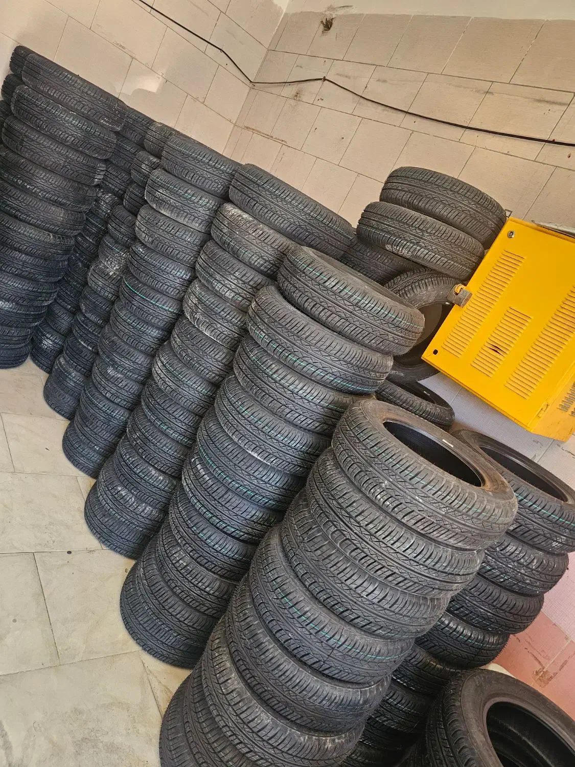 لاستیک ۱۶۵/۶۵/۱۳بارز تاریخ ۲۰۲۵ برای همکاران|قطعات یدکی و لوازم جانبی|اهواز, پردیس|دیوار