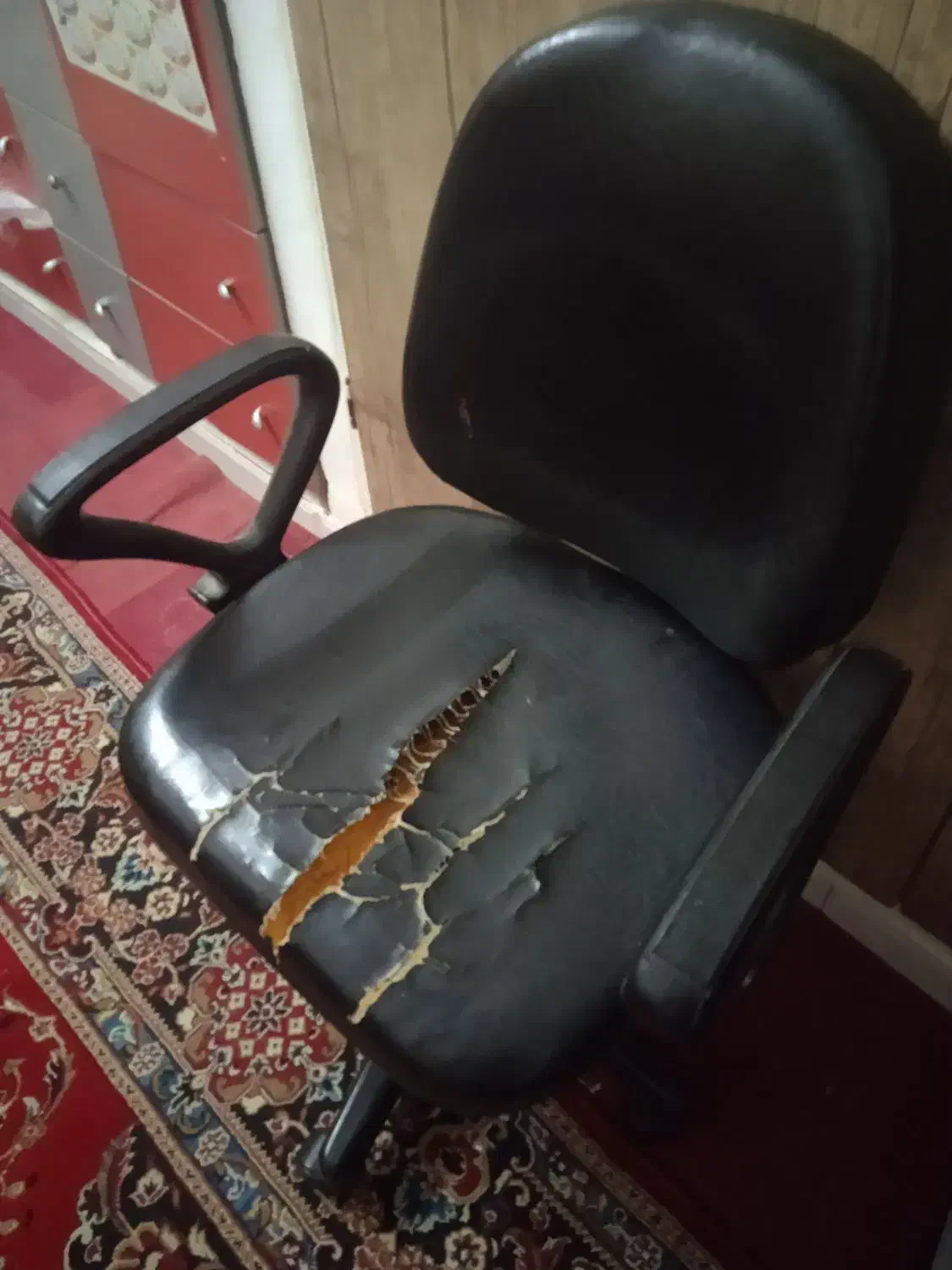 صندلی چرخون جنس قدیمی ومحکم|صندلی و نیمکت|قم, خاکفرج|دیوار