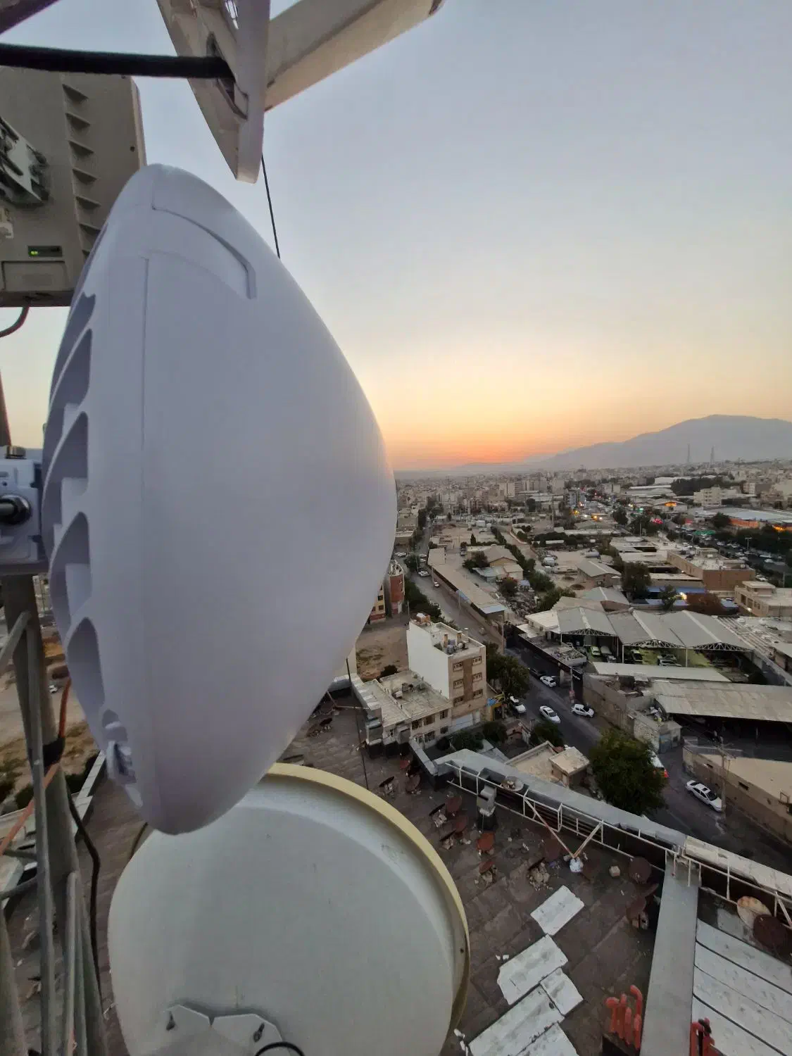 اینترنت رادیویی پرسرعت پیشگامان 200 مگ سرعت|مودم و تجهیزات شبکه|شیراز, ملاصدرا|دیوار