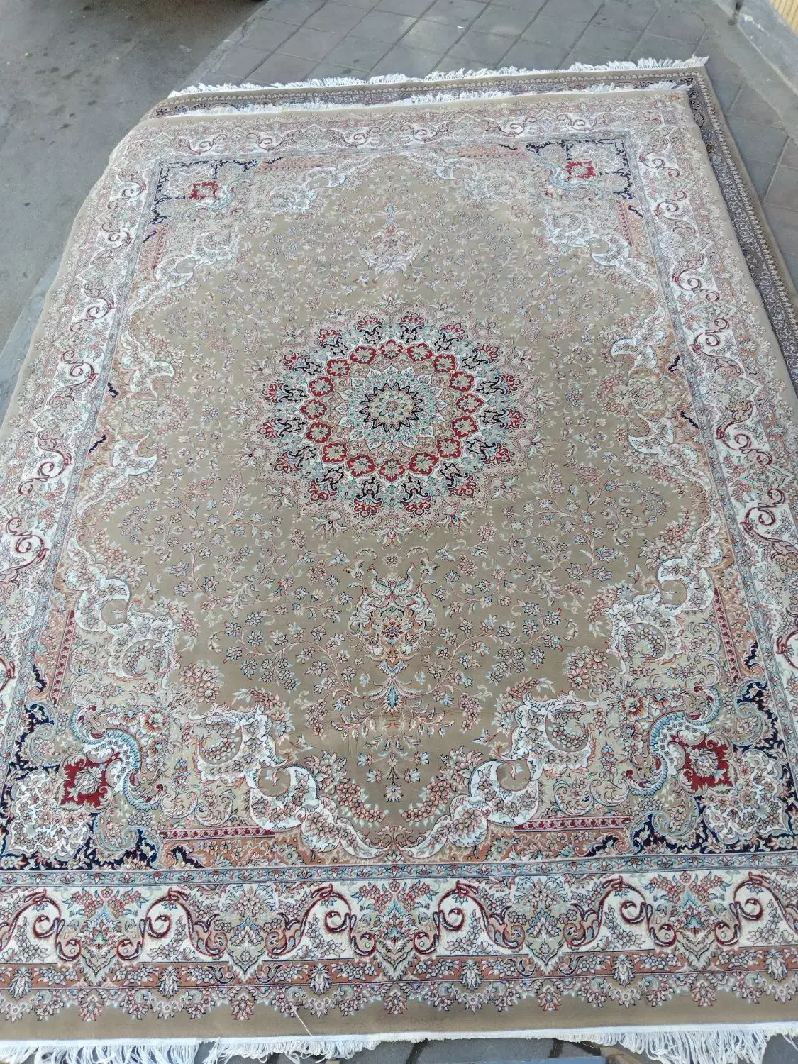 فرش های دست دوم موجود میباشد|فرش|ساوه, |دیوار