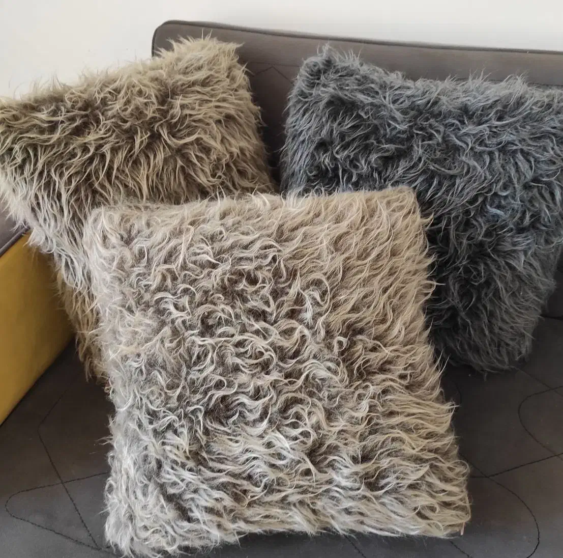 کوسن خز دار مبلی|رختخواب، بالش، پتو|شیراز, آبیاری|دیوار