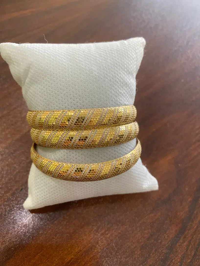 النگو سایز ۲ جمعا۲۹ گرم ۱۵۰ بالای تابلو|جواهرات|دهدشت, |دیوار