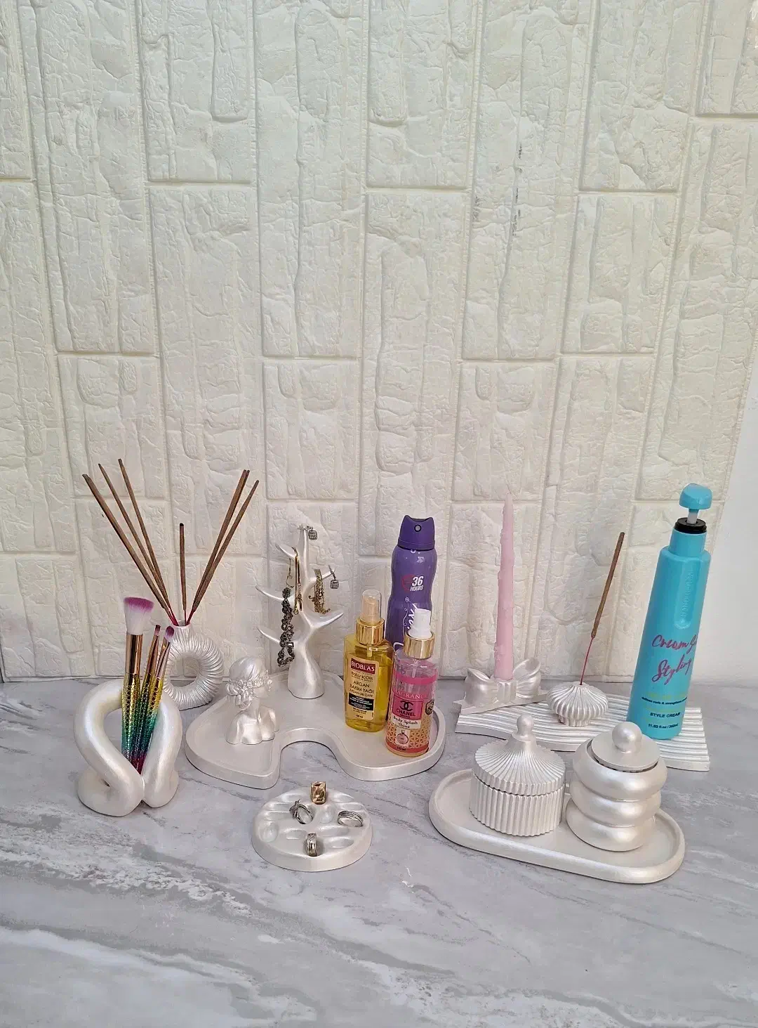 استند میز آرایش|مجسمه، تندیس، ماکت|همدان, |دیوار