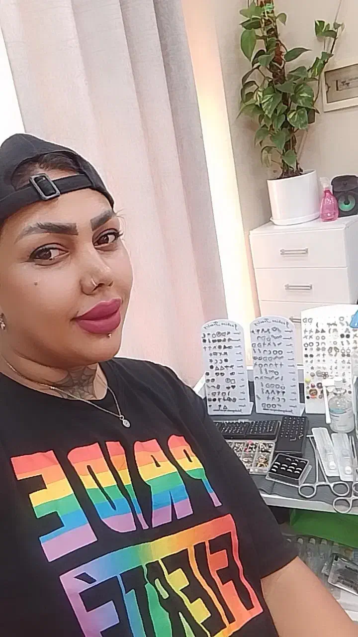 تاتو و پرسینگ لاهیجان تضمینی|خدمات آرایشگری و زیبایی|لاهیجان, شیشه گران|دیوار