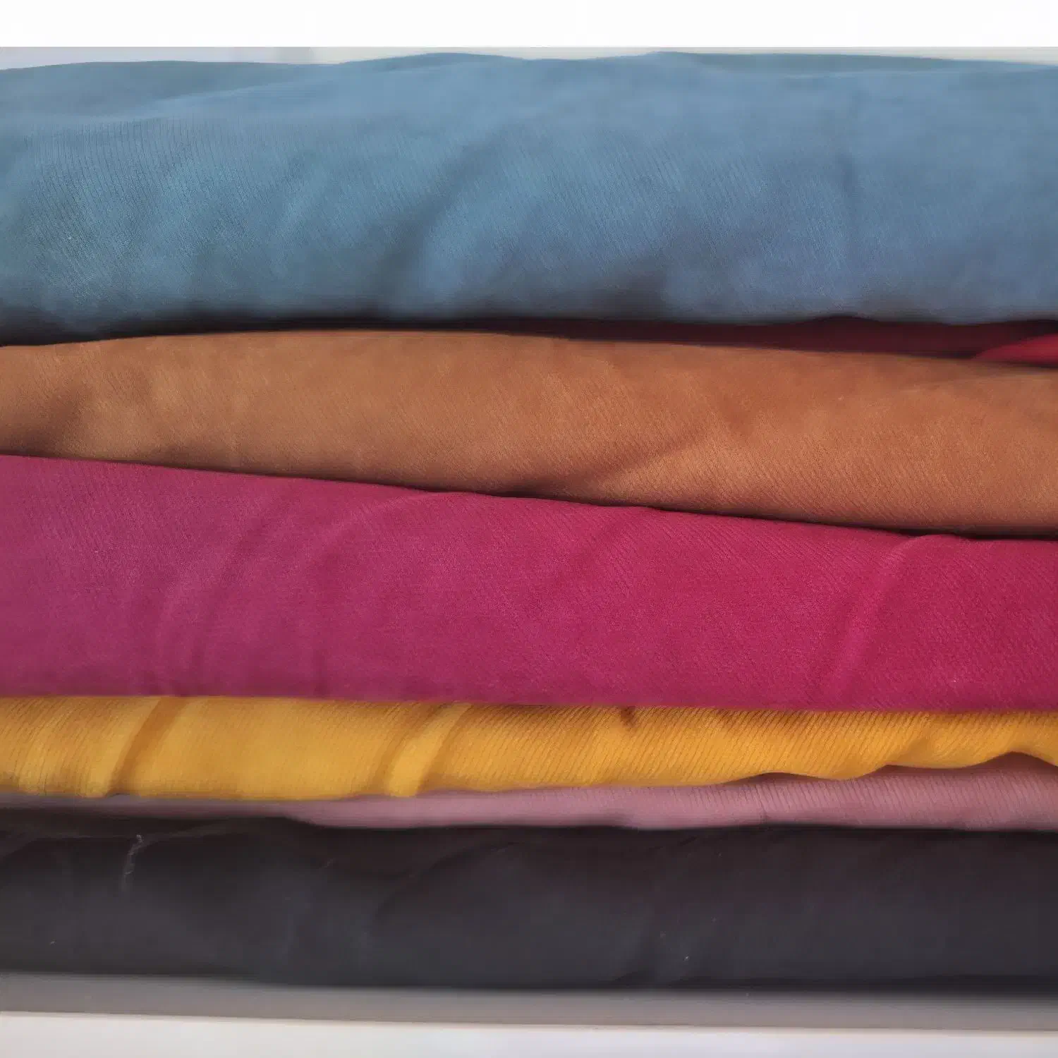 یک تعداد پارچه ولباس|لباس|اراک, |دیوار