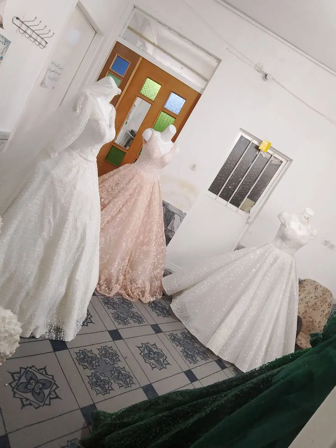 اجاره لباس عروس|لباس|آیسک, |دیوار
