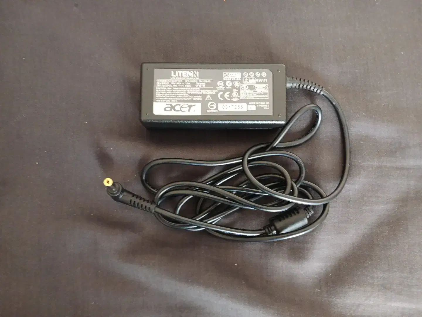 شارژر لبتاب اصل فابریکیacer|قطعات و لوازم جانبی رایانه|شیراز, زند|دیوار