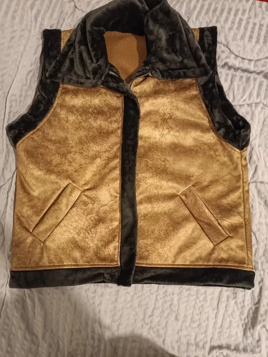 وست بوفالو|لباس|شاهین‌شهر, مورچه خورت|دیوار