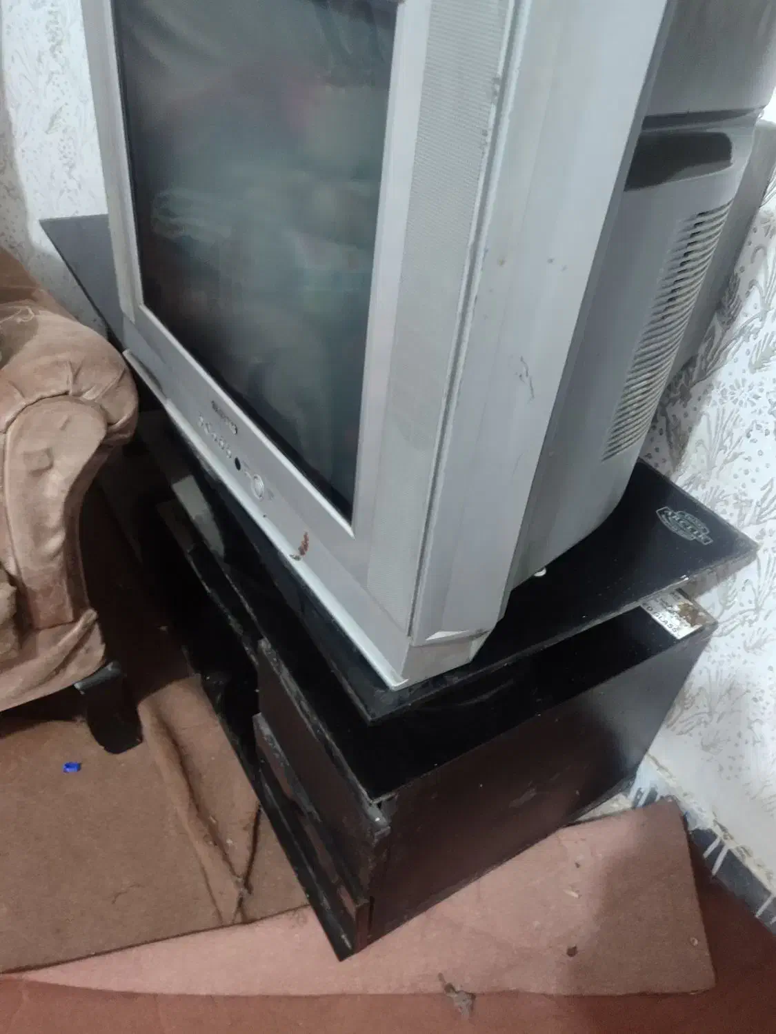 حراج تلویزیون وبدنه ی یخچال فریزر بادی|حراج|بیجار, |دیوار