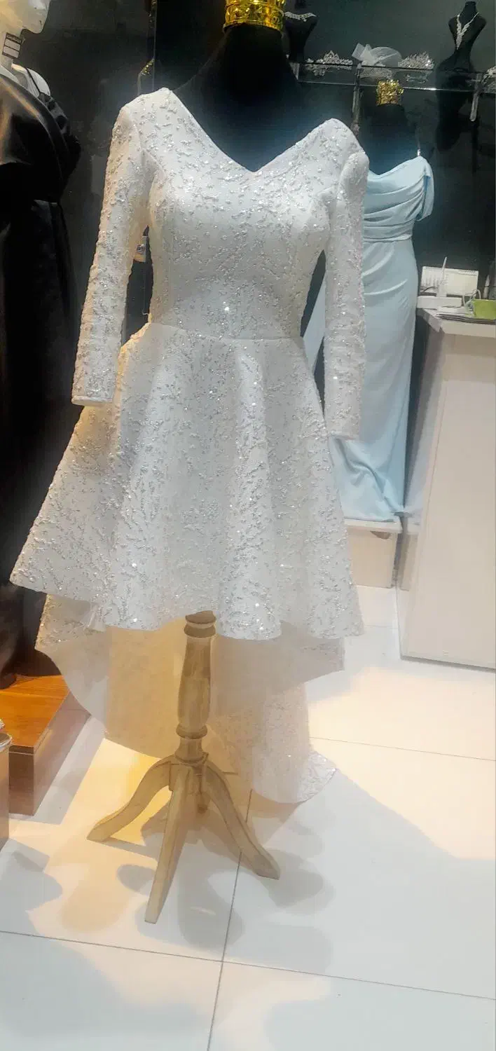 دوتا لباس مجلسی و دامن گیپور طبقه طبقه|لباس|نیشابور, بلوار گلها|دیوار