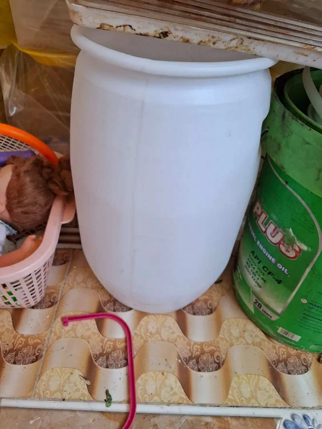 تعداد هزار عدد دبه ۱۰ کیلویی وسیصد عدد دبه ۲۲ کیلو|ظروف نگهدارنده، پلاستیکی، یکبارمصرف|شهرکرد, |دیوار