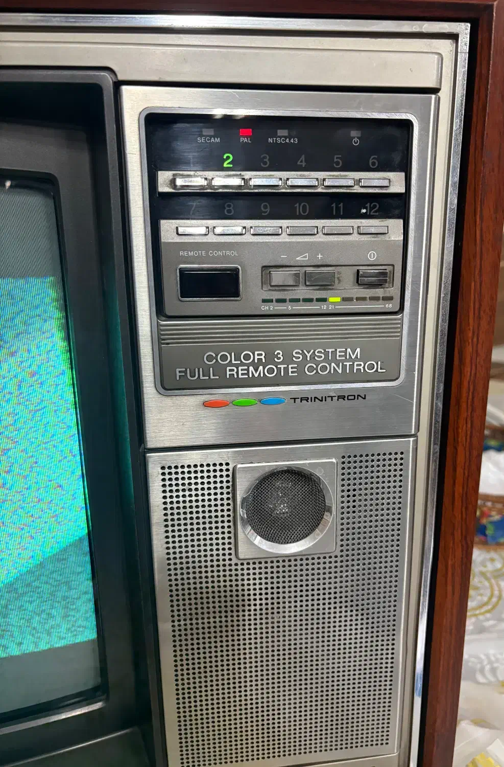 تلویزیون عتیقه|کلکسیون اشیاء عتیقه|قم, باجک دو|دیوار