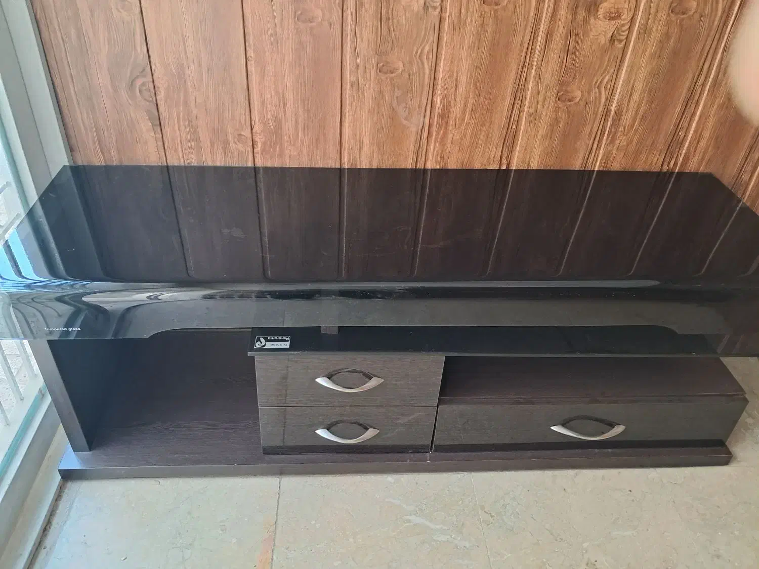 میز تلویزیون چوبی - شیشه ای سالم|میز تلویزیون|مشهد, چهارچشمه|دیوار