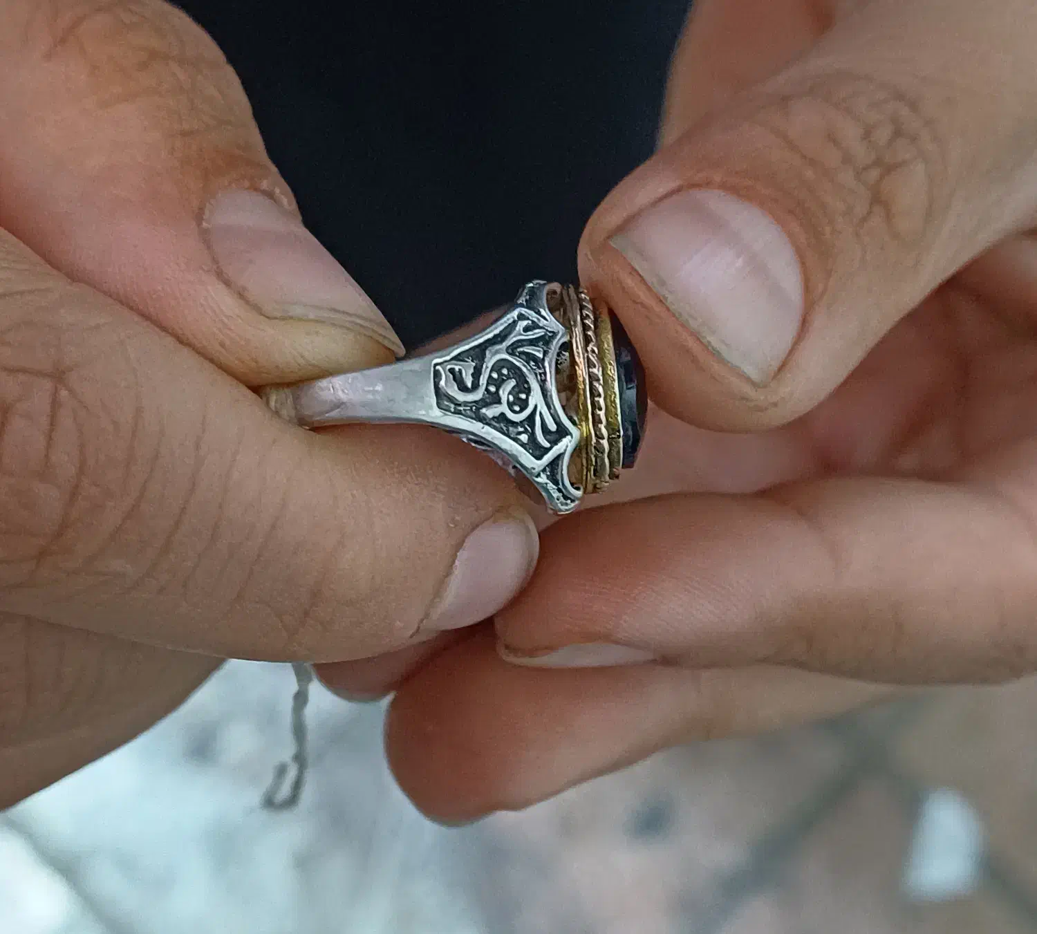 انگشتر و گردنبند|بدلیجات|قدس, شهر‌قدس|دیوار