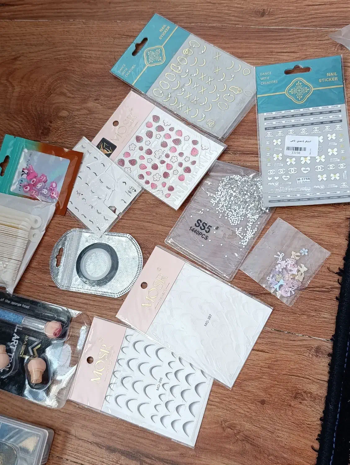 وسایل کاشت ناخن|آرایشگاه و سالنهای زیبایی|سنندج, |دیوار