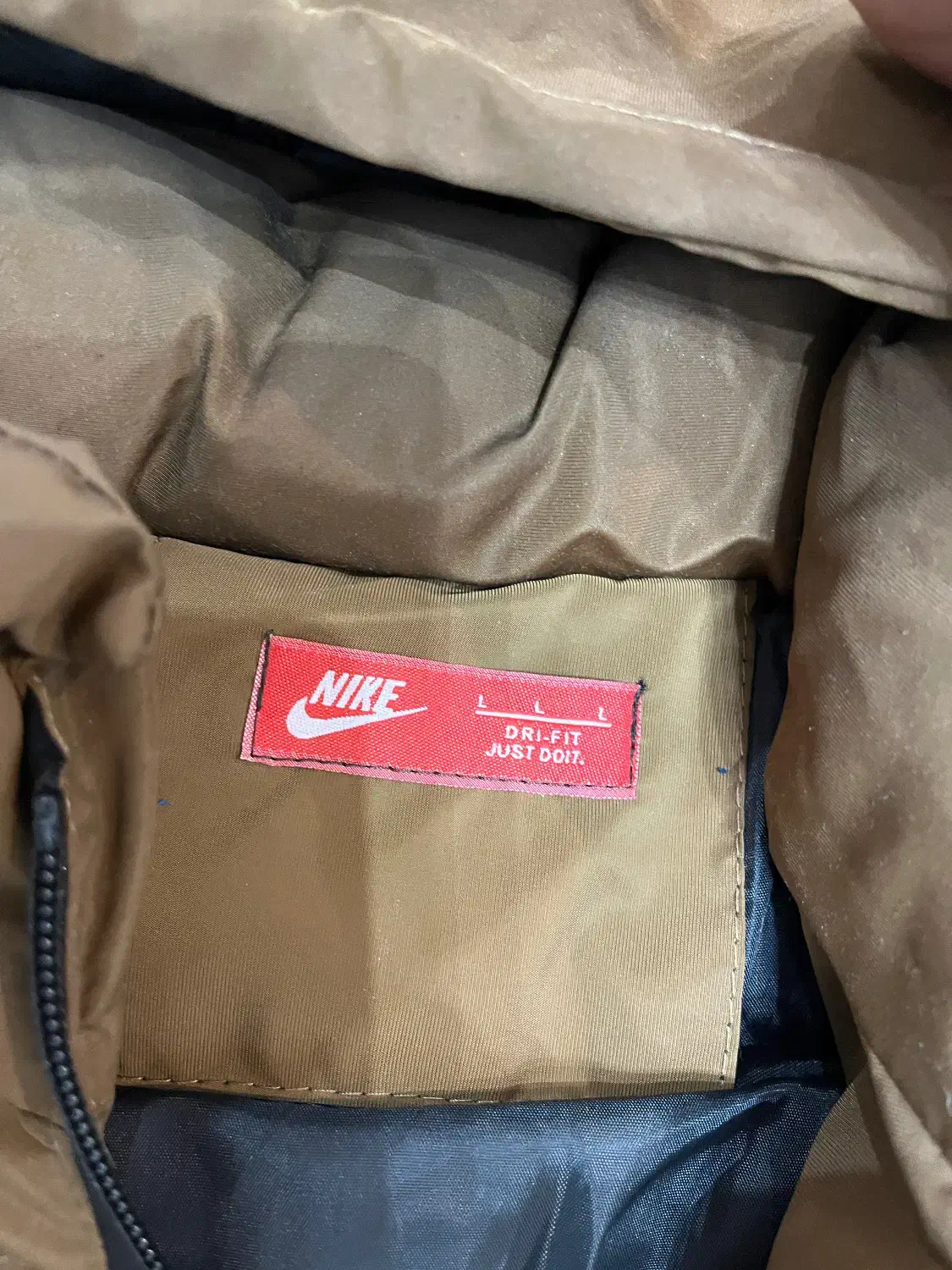 تعدادی کاپشن و بامبر جکت و سویشرت کاملا نو|لباس|رشت, آزادگان|دیوار