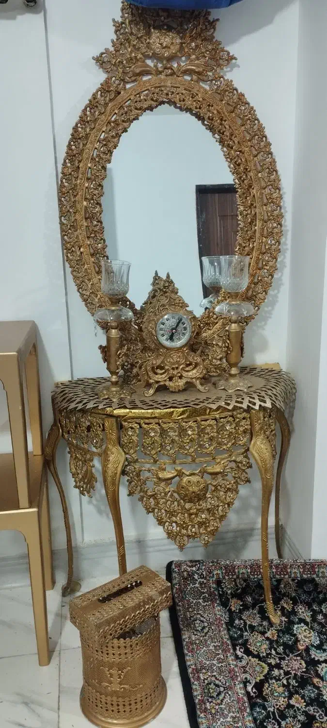 آینه کنسول تمیز و مرتب جنس برنز|بوفه، ویترین، کنسول|شیراز, کوشک میدان|دیوار