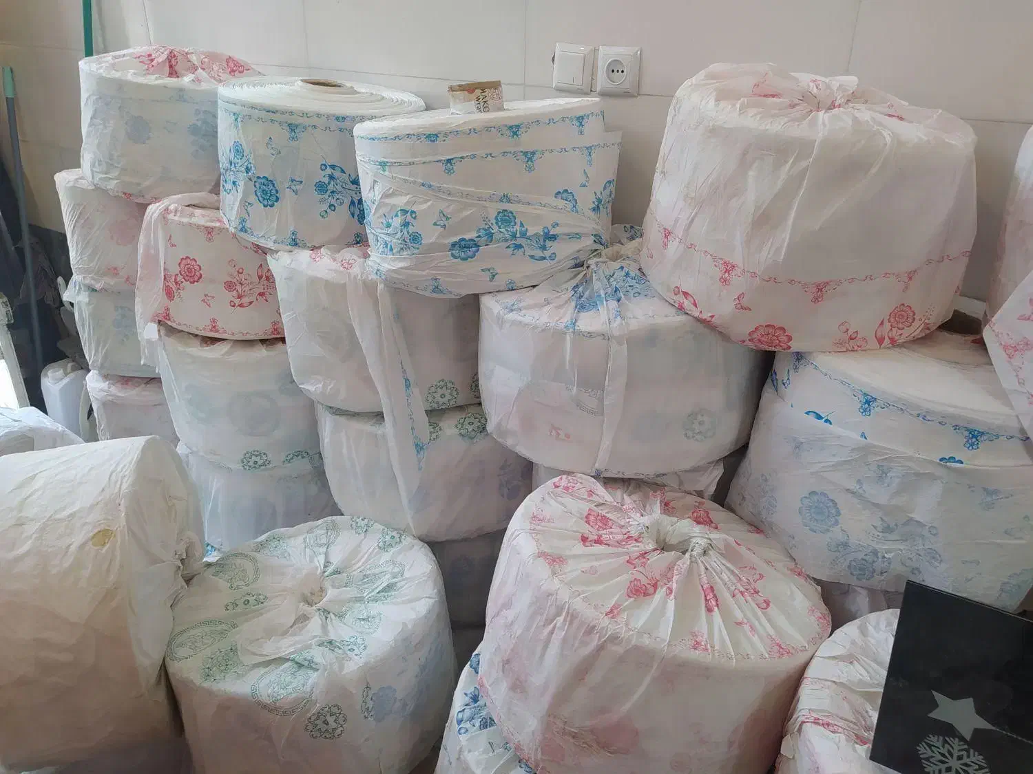 طاق سفره یکبار مصرف ۸۰ درصد|ظروف نگهدارنده، پلاستیکی، یک‌بارمصرف|اسفراین, |دیوار