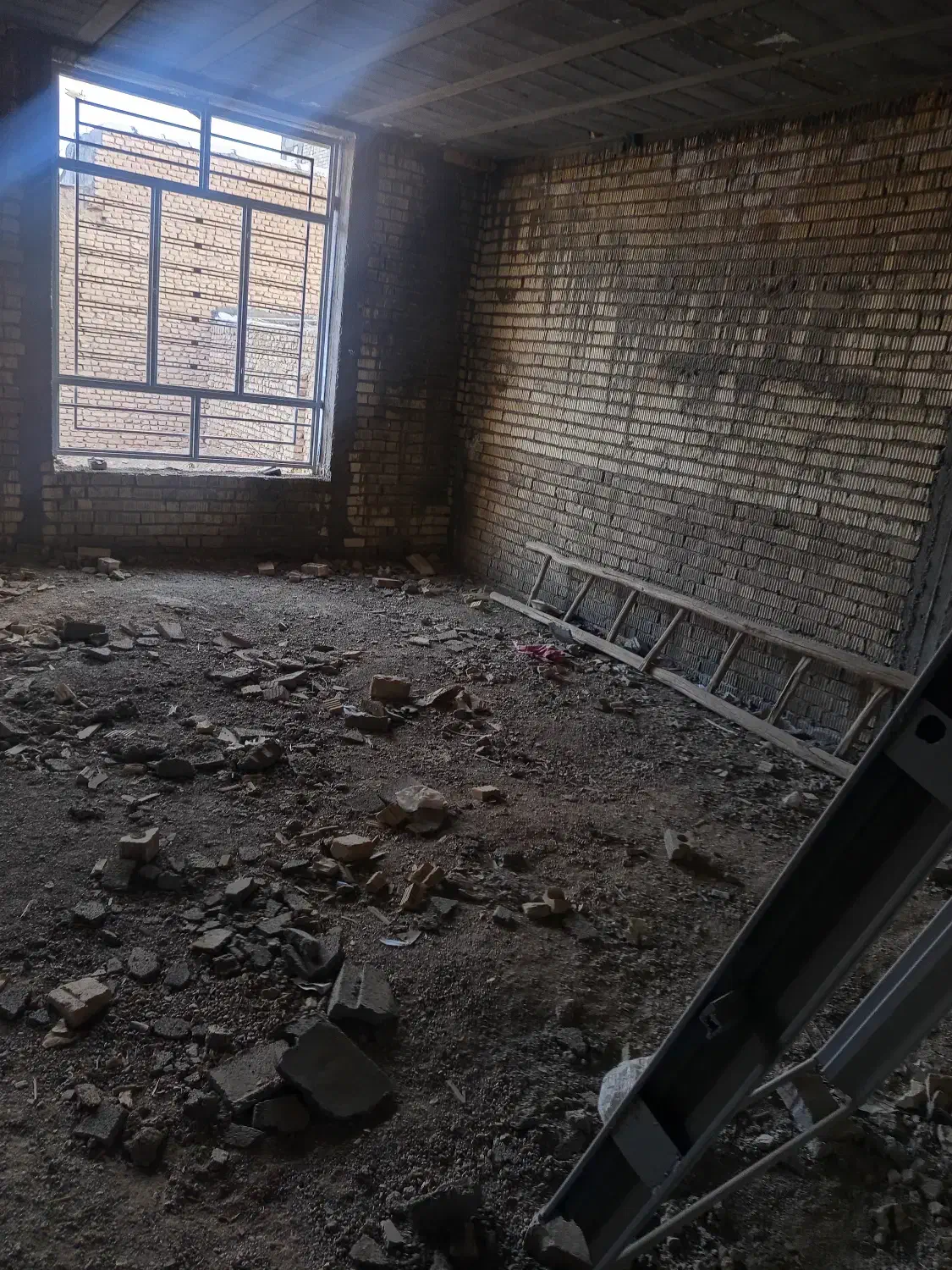 فروش یک باب مسکونی نیمه کاره|فروش خانه و ویلا|بهمن صغاد, |دیوار