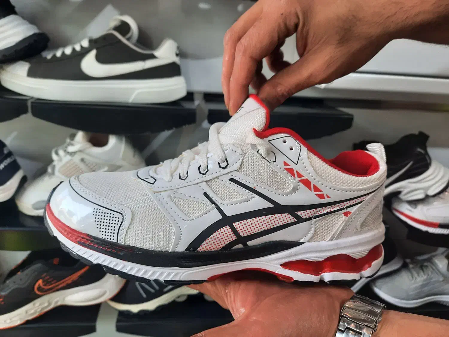 کفش کتونی اسیسک|کیف، کفش، کمربند|زاینده رود, |دیوار