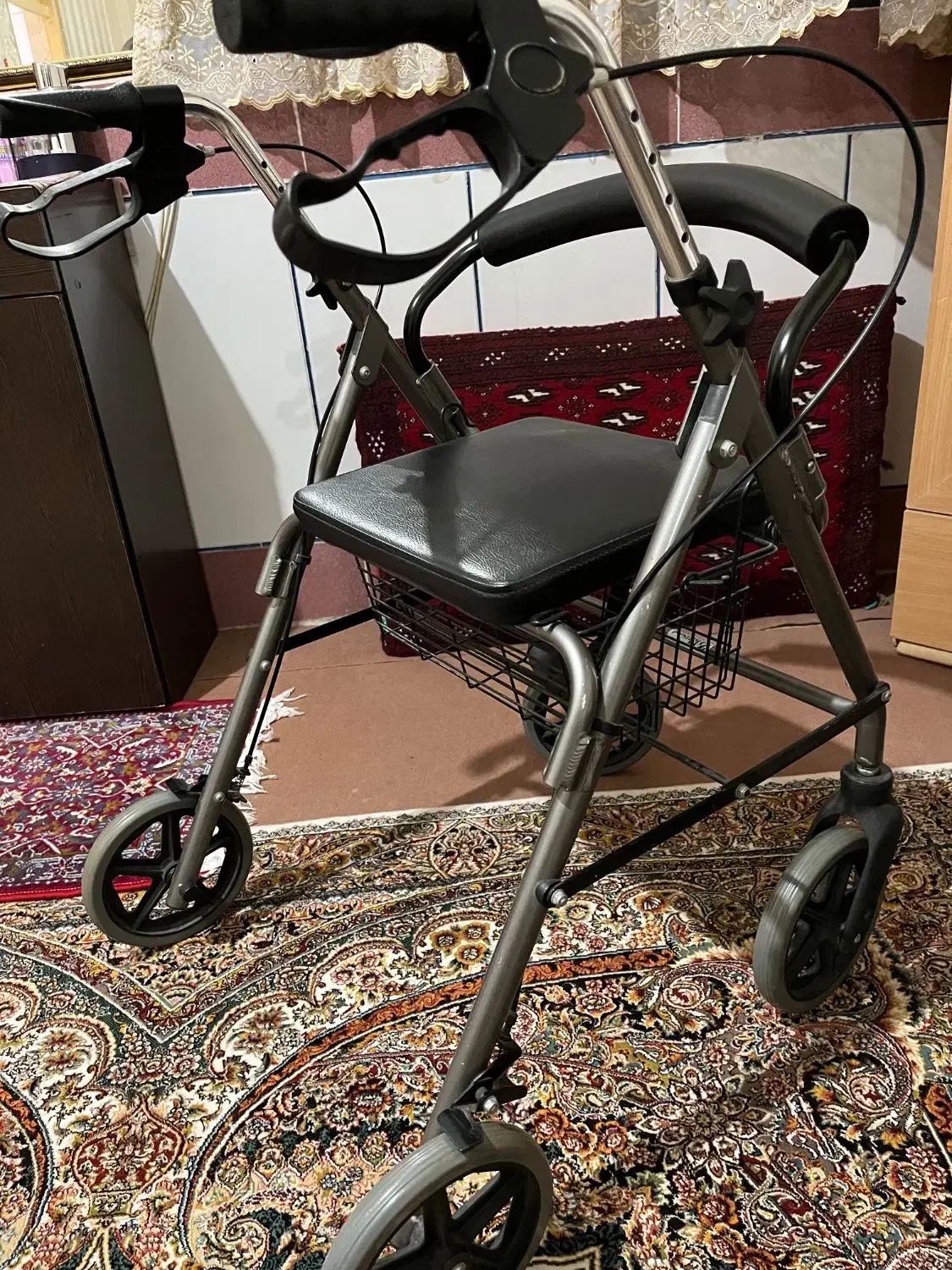 واکر چهارچرخ|آرایشی، بهداشتی، درمانی|آزادشهر, |دیوار