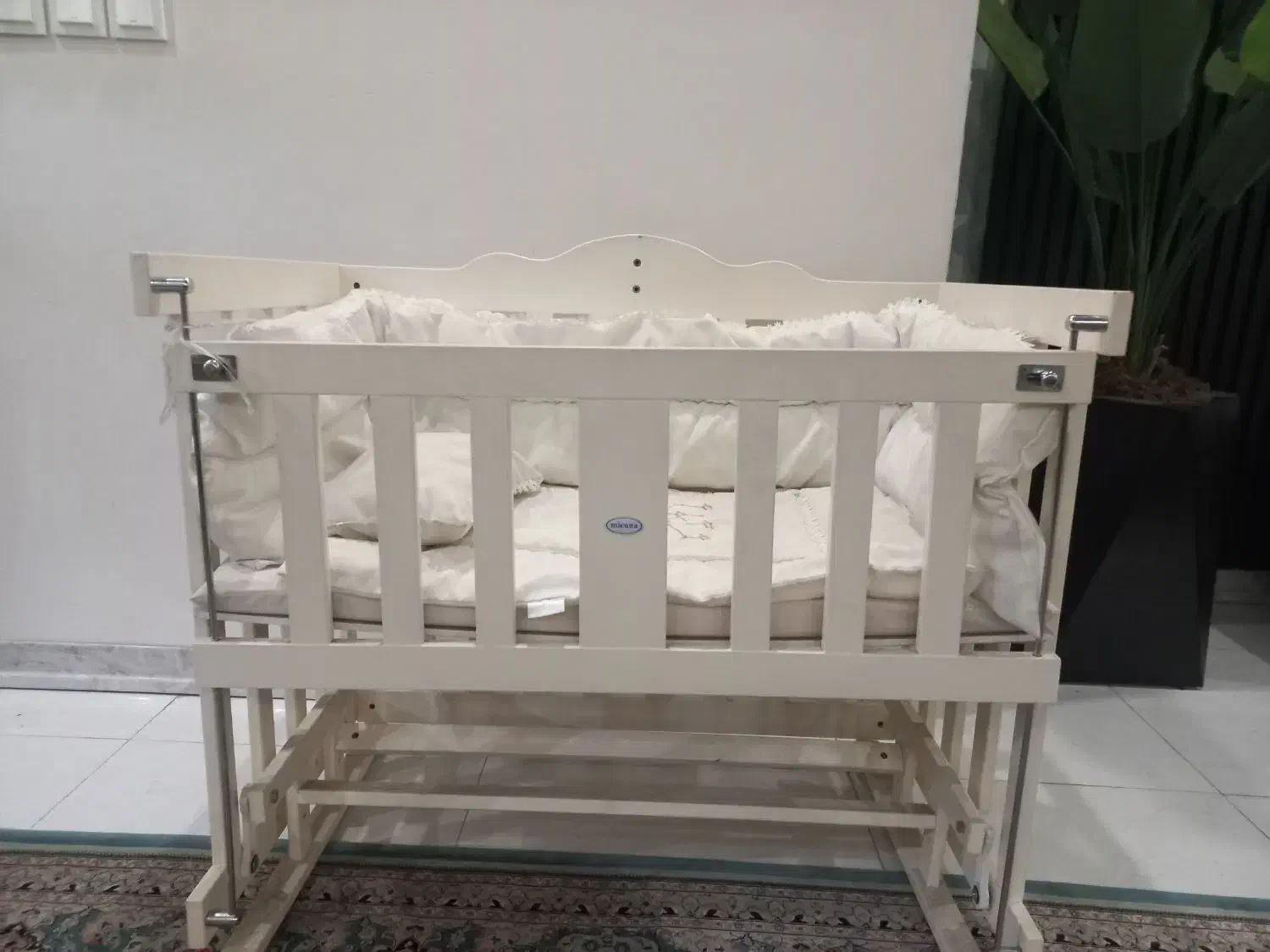 تخت نوزاد کنار مادر|تخت و سرویس خواب|ری, فیروزآبادی|دیوار