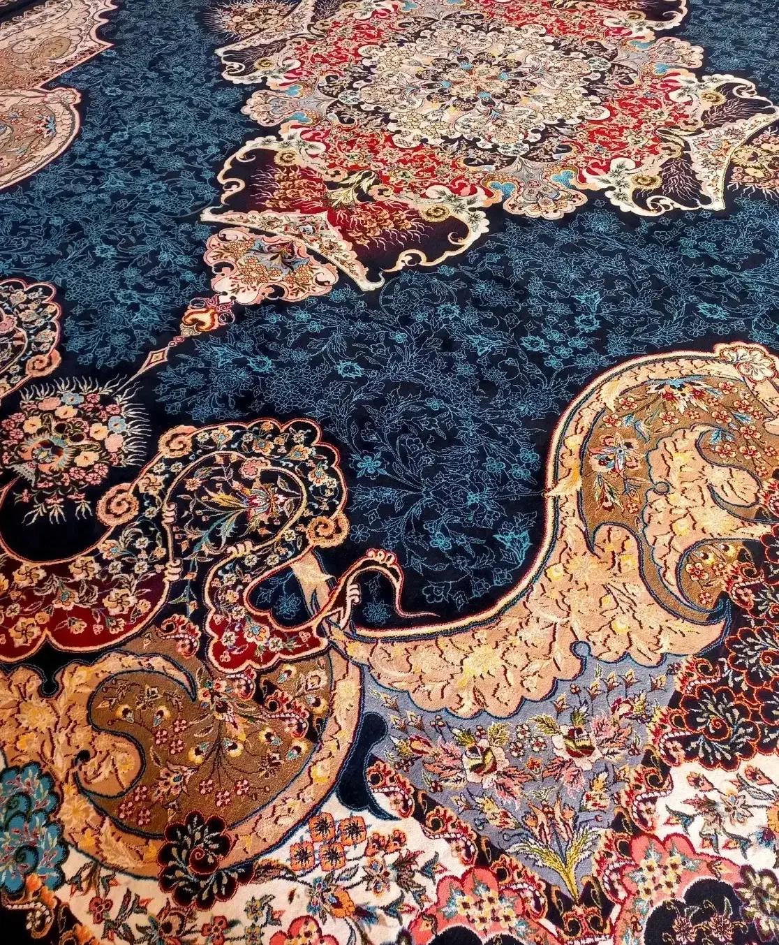 یک تخته فرش دست بافت گونه ۱۰۰۰ شانه تراکم ۳۰۰۰۰|فرش|یاسوج, |دیوار