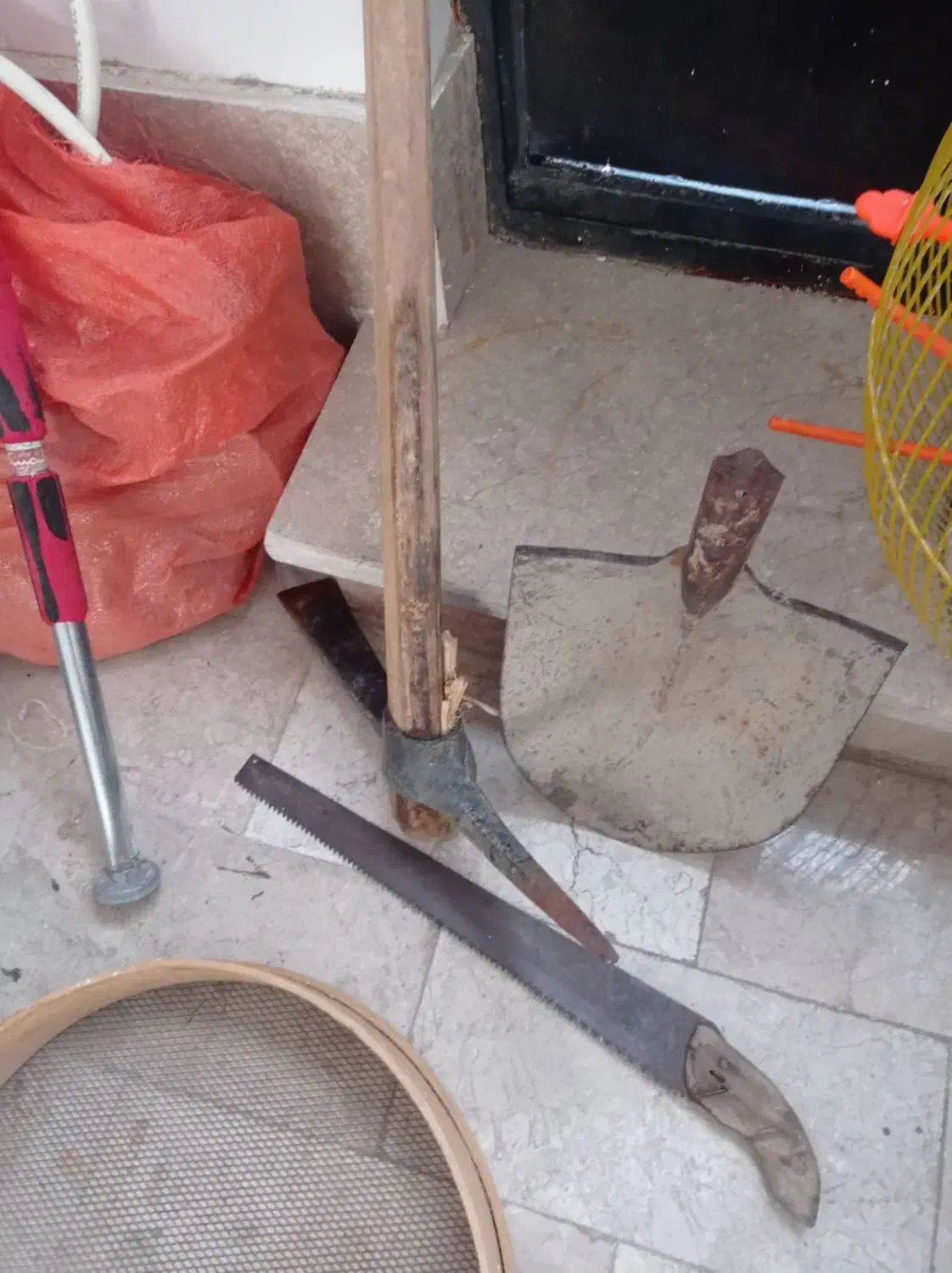 بیل باغبانی|ابزارآلات|گلبهار, شهر جدید گلبهار|دیوار