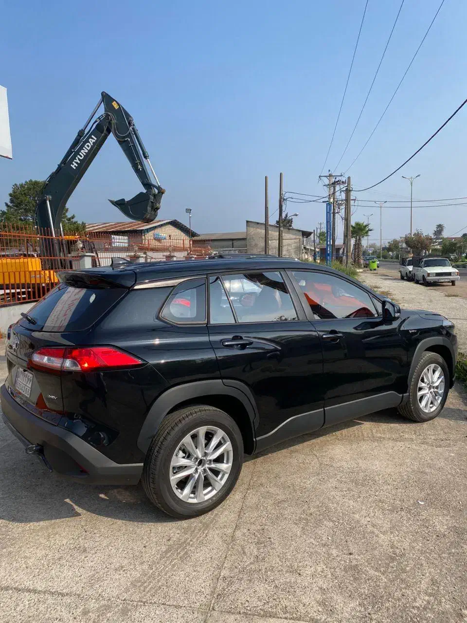 تویوتا کرولا کراس سفید و مشکی زیر قیمت بازار|خودرو سواری و وانت|رشت, گلسار|دیوار