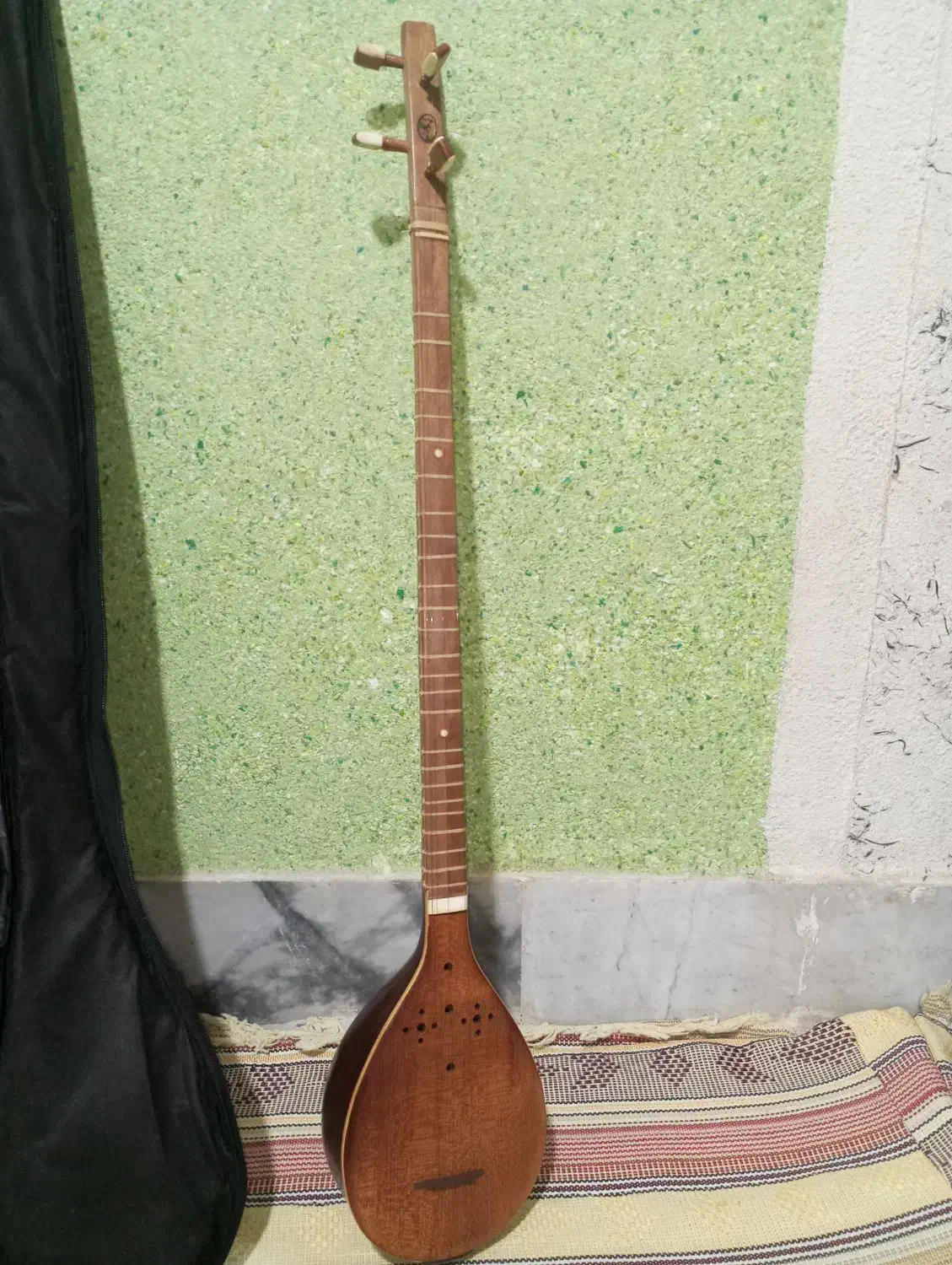 سه تار|سازهای سنتی|قزوین, |دیوار