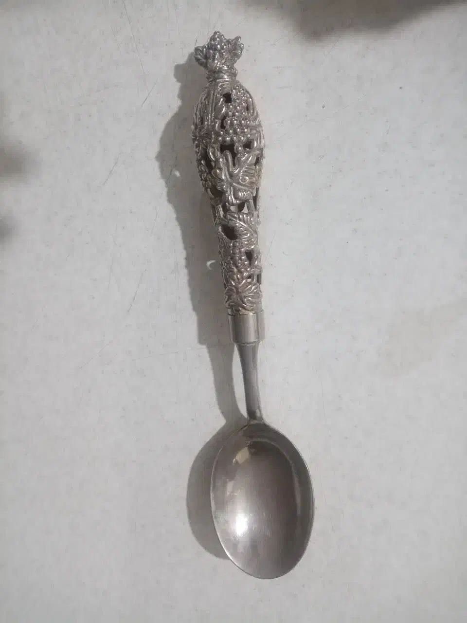 هر کدوم خواستید بگید|کلکسیون اشیاء عتیقه|اندیشه, اندیشه فاز ۳|دیوار