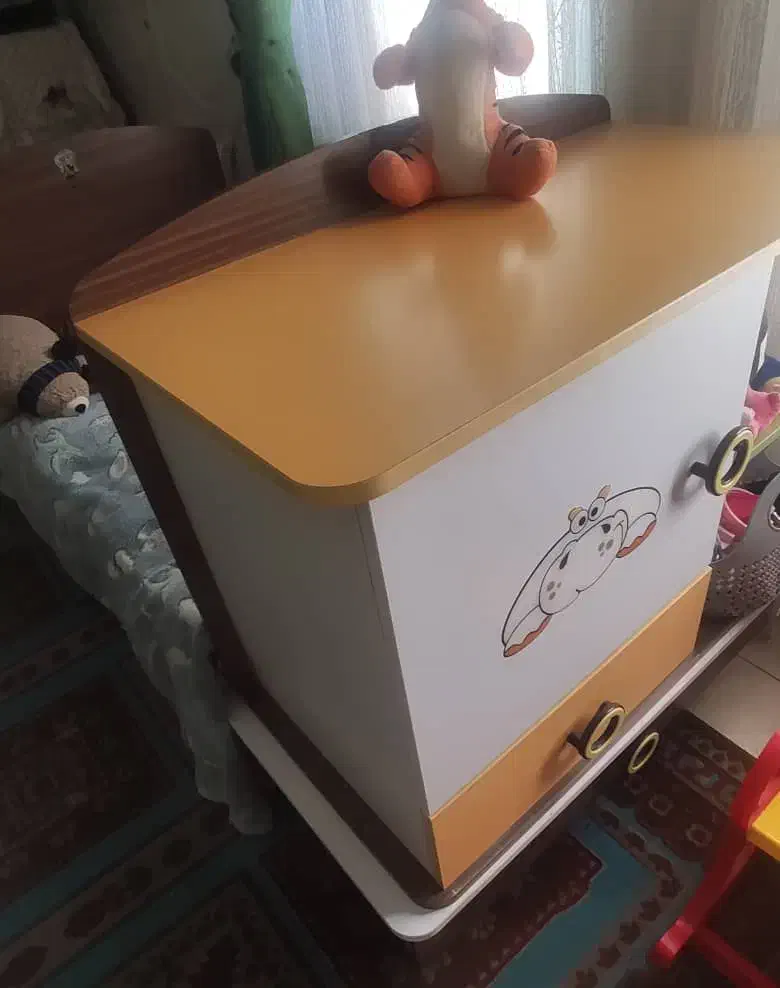 تخت نوزادی تا ... و کمد و دراور|تخت و صندلی بچه|قزوین, |دیوار