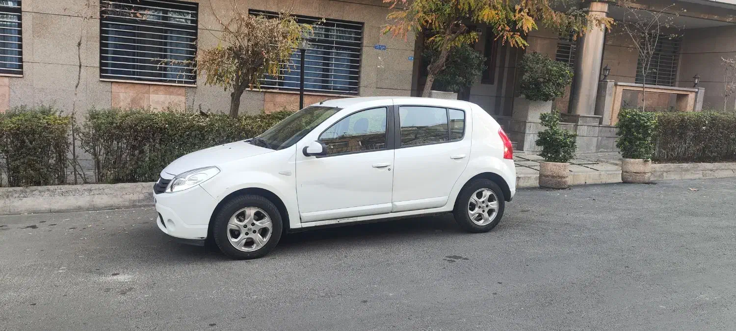 رنو ساندرو اتوماتیک ۹۵ خونگی بیرنگ درحدصفر|خودرو سواری و وانت|تهران, الهیه|دیوار