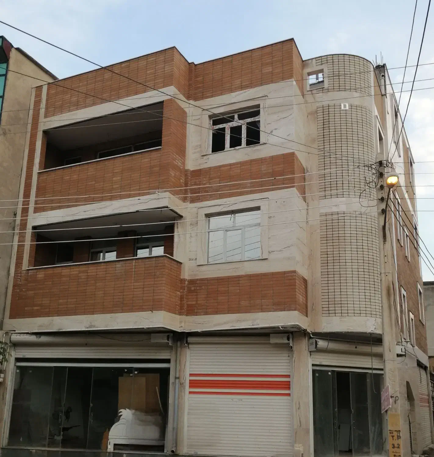 فروش فوری خانه مسکونی تجاری|فروش خانه و ویلا|فارسان, |دیوار