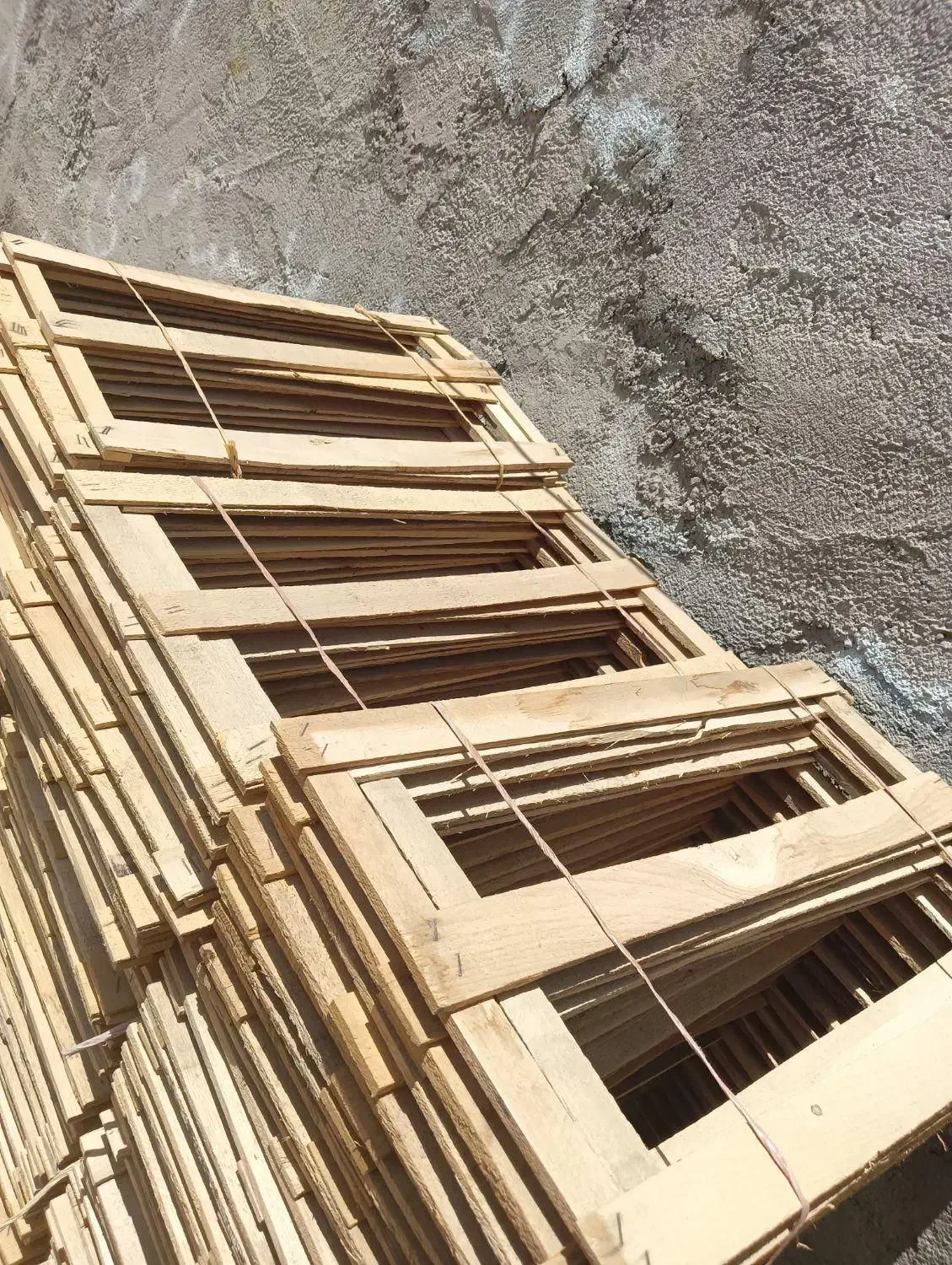 جعبه چوبی درب چوبی کاهو صندوق چوبی سبد چوبی انگور|عمده‌فروشی|مریوان, |دیوار