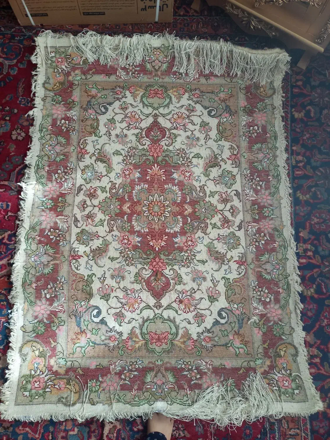 فرش 1 در یکنیم رج 30 جفت هست|فرش|قلعه چای, |دیوار