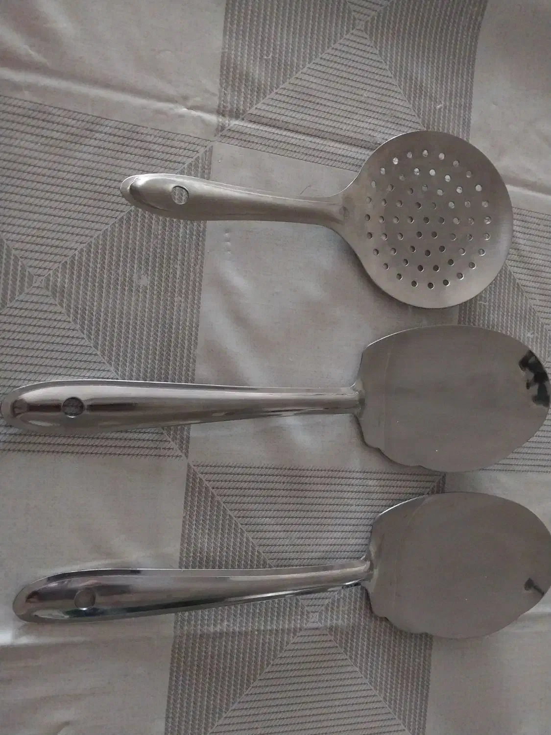 کفگیر|ظروف پخت‌وپز|گنبد کاووس, |دیوار